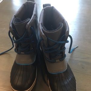 Boys Sorel boots size 6.